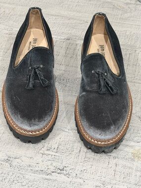 Velvet Tassel Platform Loafers in Grey/Blk finish 7.5